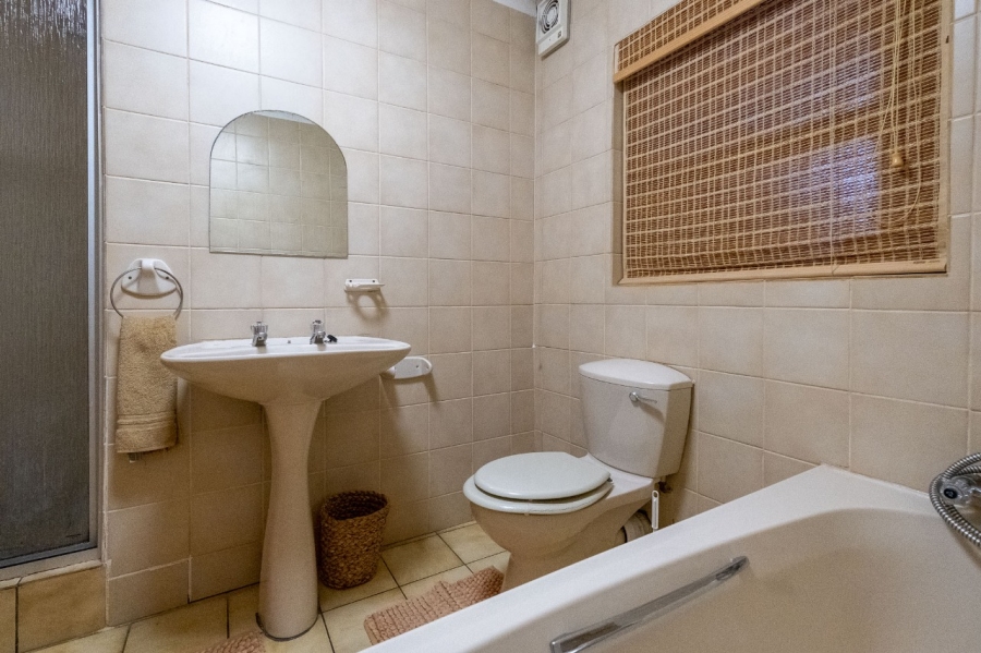 To Let 4 Bedroom Property for Rent in Herolds Bay Western Cape